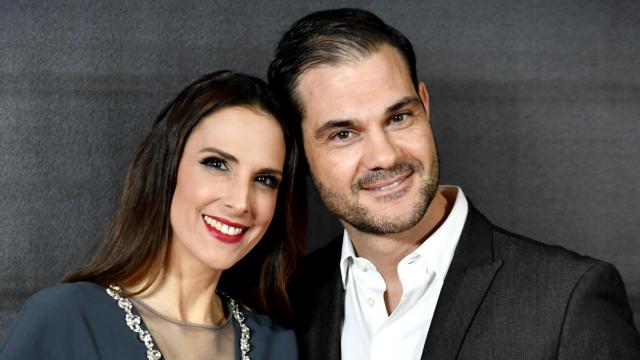 La cantante Nuria Fergó y Juan Pablo Lauro en un acto público en Almería, en febrero de 2023.