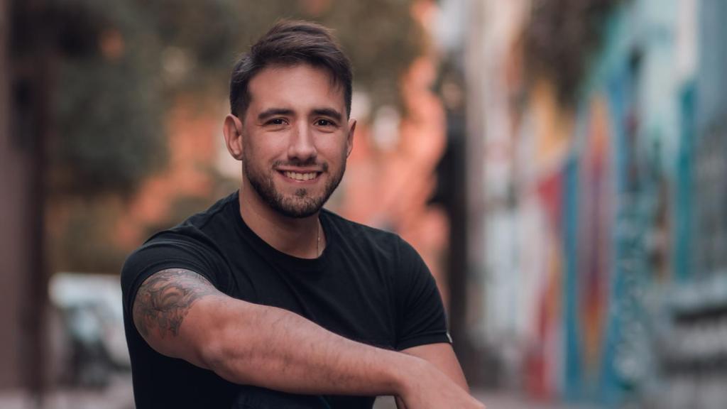 Ale Álvarez, psicólogo.