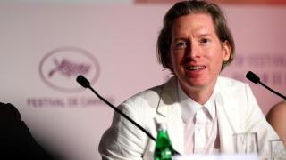 Wes Anderson en la rueda de prensa de 'La trama fenicia' en el Festival de Cannes 2025. Foto: MONICA SCHIPPER / POOL