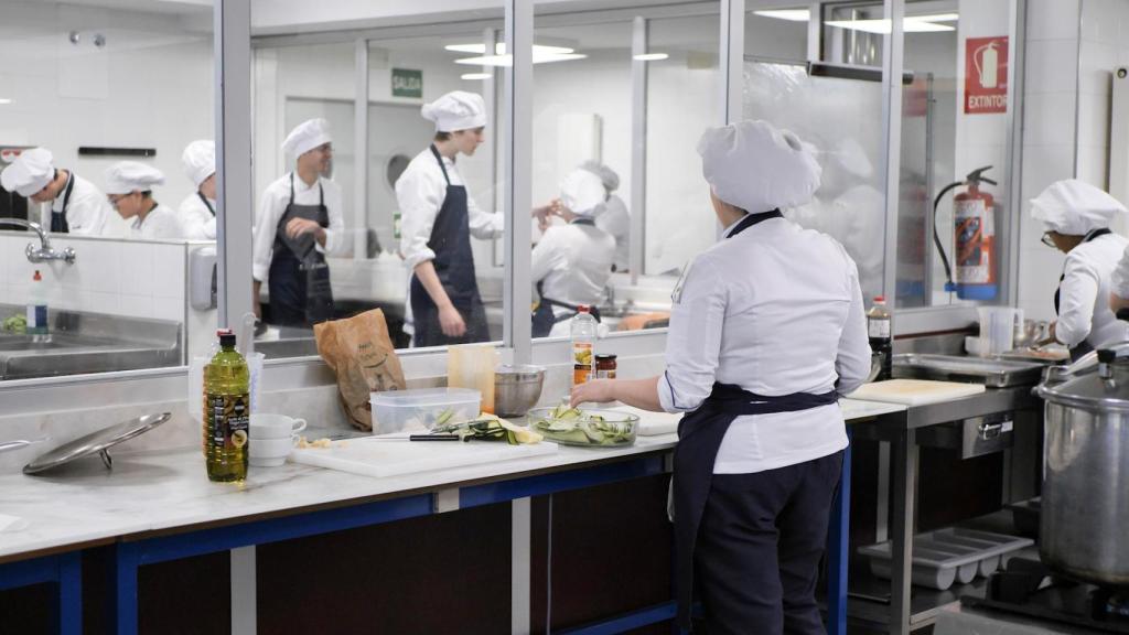Imagen de las cocinas de la Escuela Alcazarén