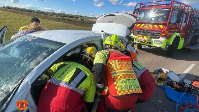 Imagen de los bomberos del CPEIS durante el rescate.