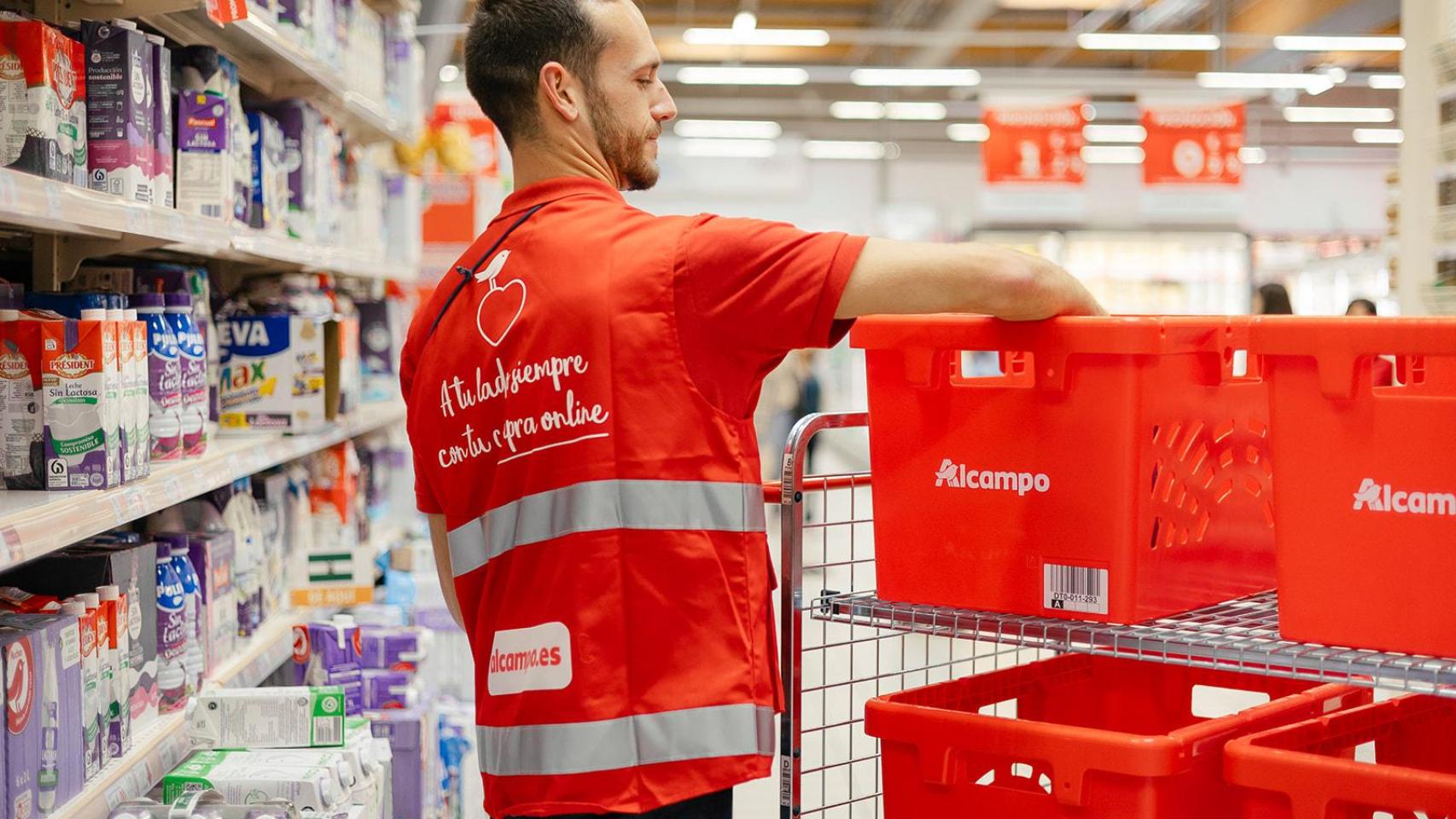 Trabajador de Alcampo.