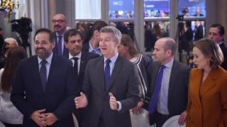 El presidente del PP de Castilla-La Mancha, Paco Núñez, junto al líder nacional del partido, Alberto Núñez Feijóo, este viernes en Nueva Europa Fórum.