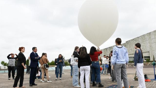 Siete colegios gallegos lanzan un globo estratosférico para investigar y aprender desde el aula