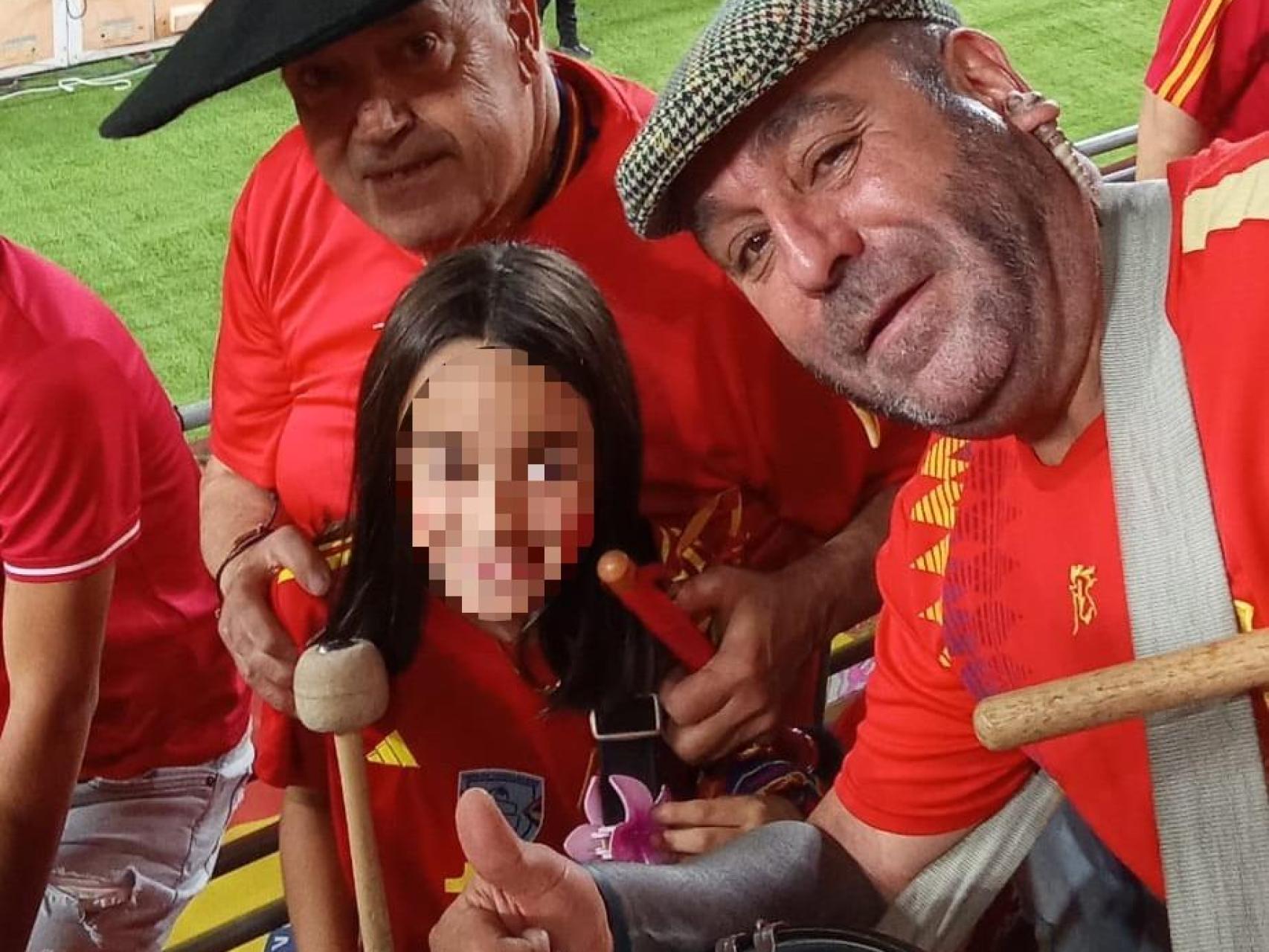 Curro  el del bombo , el relevo de Manolo para animar a  La Roja :  Quería que continuara con su legado, no soy su sucesor 