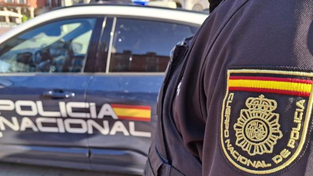 Un agente de la Policía Nacional
