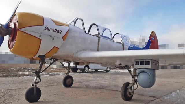 Avión Yak-52B modificado.
