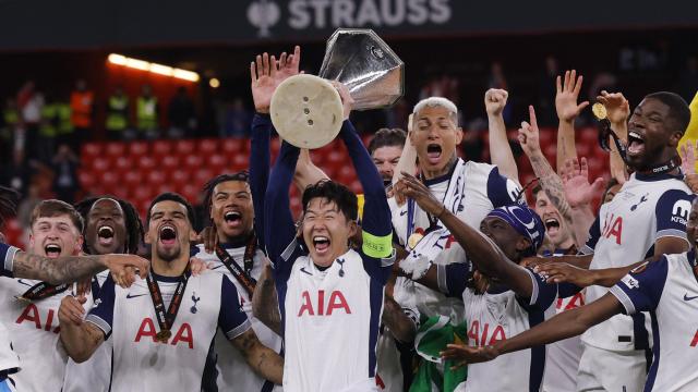 Brennan Johnson celebra su gol contra el Manchester United en la final de la Europa League.