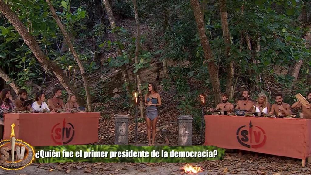 Laura Madrueño condujo el test cultural a los concursantes de 'Supervivientes'.