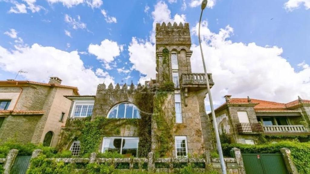 El icónico castillo de Playa América se vende por 3 millones de euros