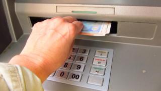 Los bancos adelantan el cobro de las pensiones.
