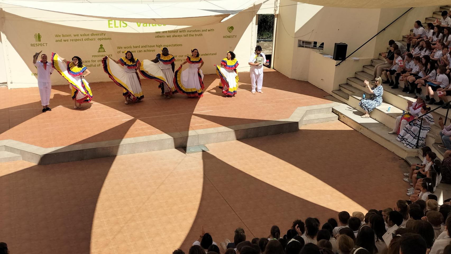 Casi 500 alumnos del ELIS Murcia celebran el Día Mundial de la Diversidad Cultural para el Diálogo y el Desarrollo
