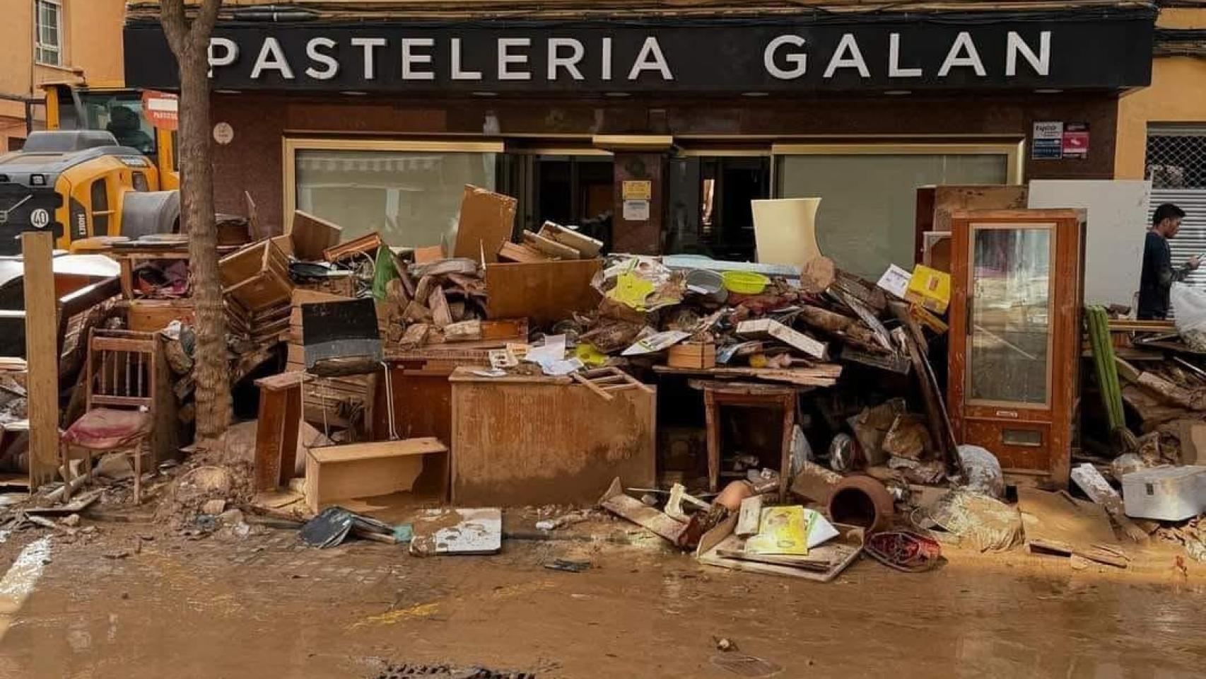Mazón anuncia 30 millones en ayudas para mercados municipales, hostelería y comercios afectados por la dana