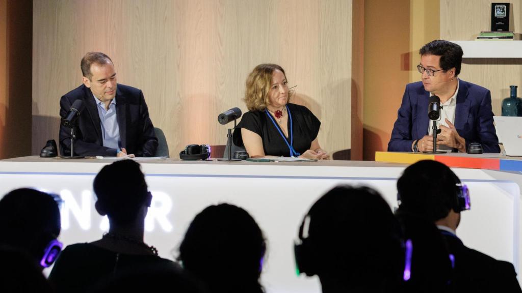 Lino Cattaruzzi (Google), Eloisa del Pino (CSIC) Y Óscar López en AI Connect.