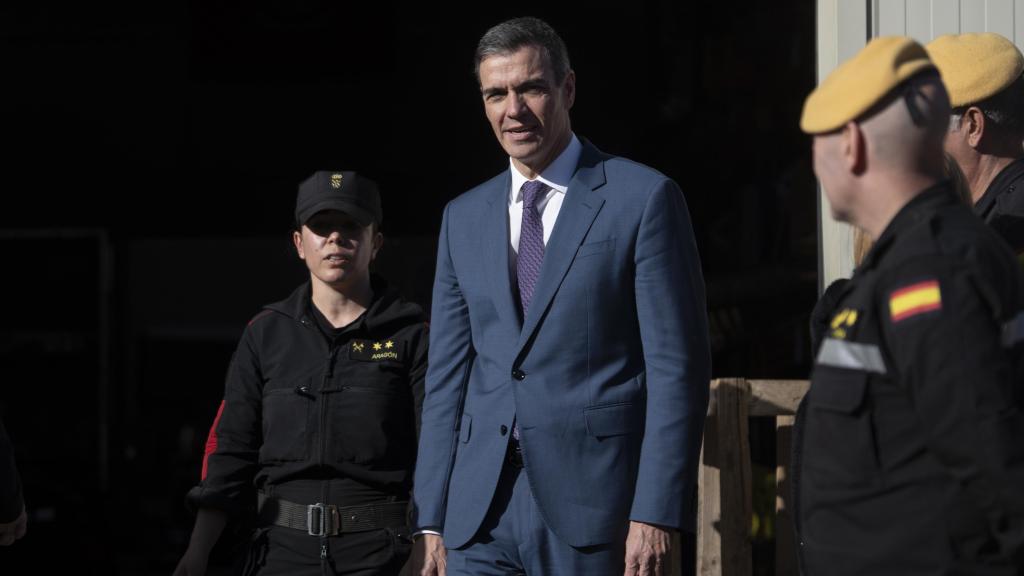 Pedro Sánchez visita las unidades del Ejército que colaboran en la reconstrucción de la dana, imagen de archivo. Europa Press / Jorge Gi