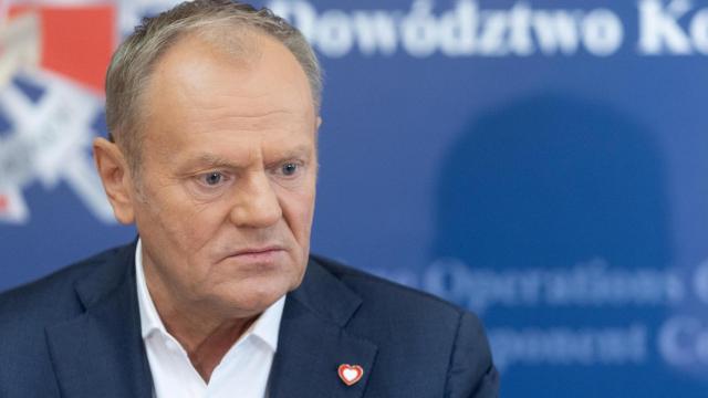 Donald Tusk, ayer, en una reunión informativa con el Centro de Operaciones Marítimas.