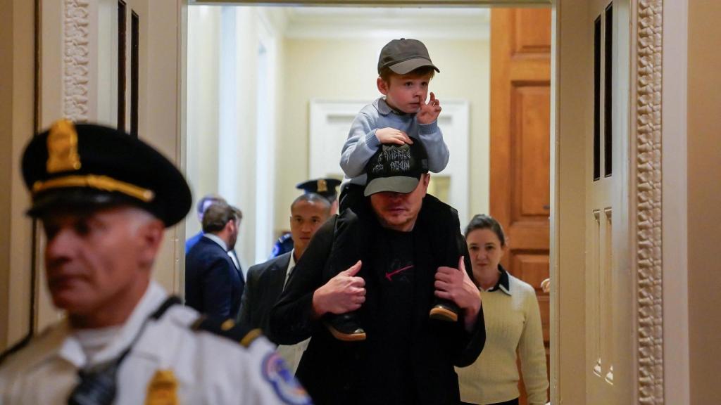 Elon Musk y su hijo X Æ A-12 en la Casa Blanca.