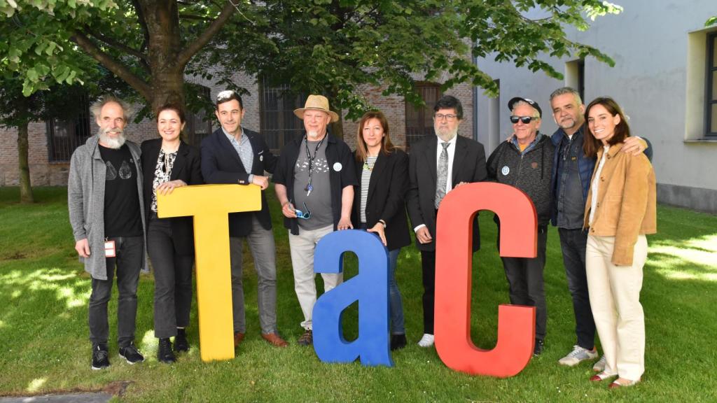 Foto de familia de las compañías vascas que participan en el TAC