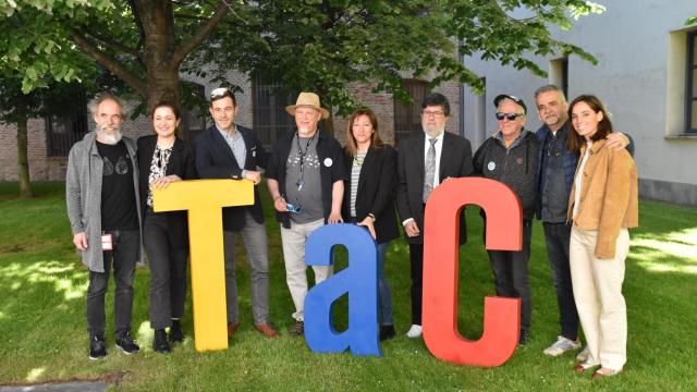 Foto de familia de las compañías vascas que participan en el TAC