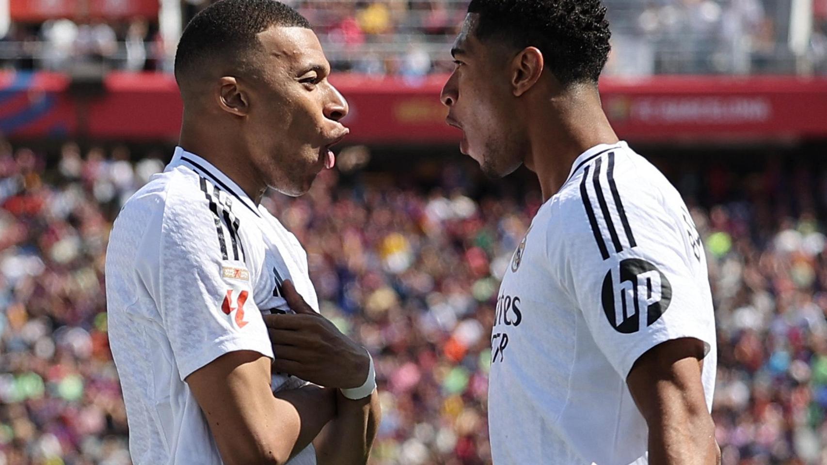Mbappé y Bellingham celebran un gol.