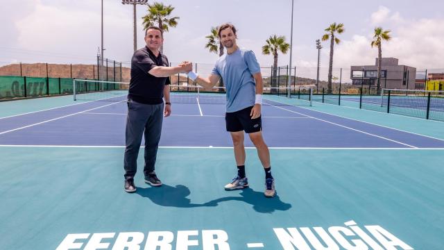 La presentación de las nuevas pistas este viernes en La Nucia con David Ferrer y Bernabé Cano.