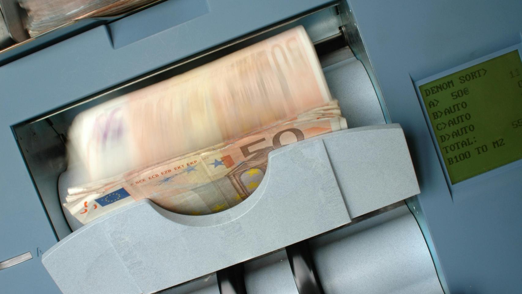 Un contador de billetes.