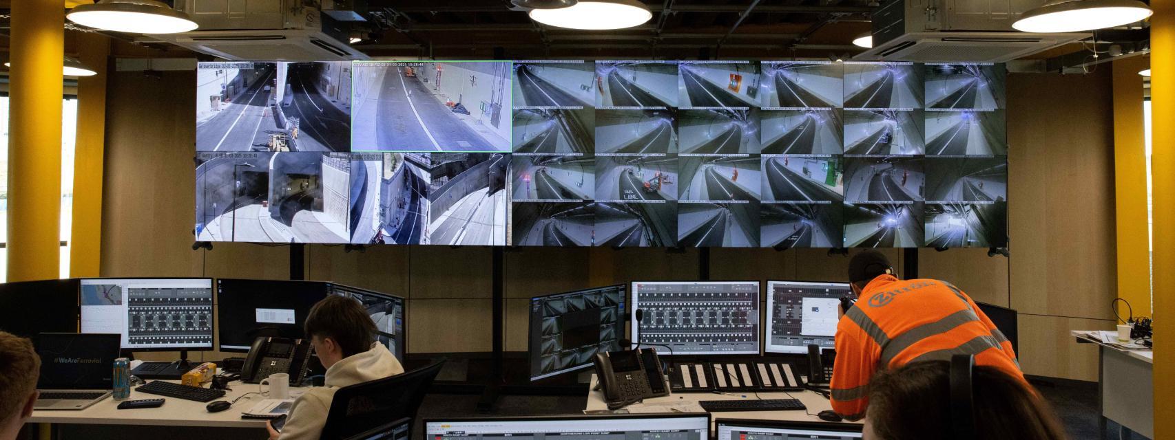 La sala de vigilancia del túnel de Silvertown de Londres.