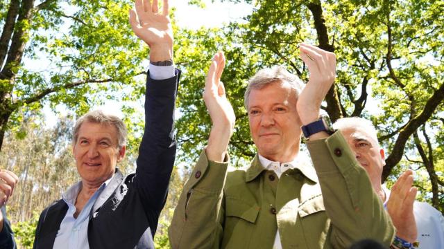 Alberto Núñez Feijóo este sábado en la Romería de O Pino (La Coruña) junto al presidente de la Xunta, Alfonso Rueda.