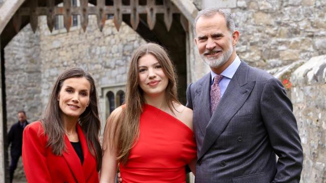 Los reyes, Felipe VI y Letizia, en la graduación de la infanta Sofía, en Gales.