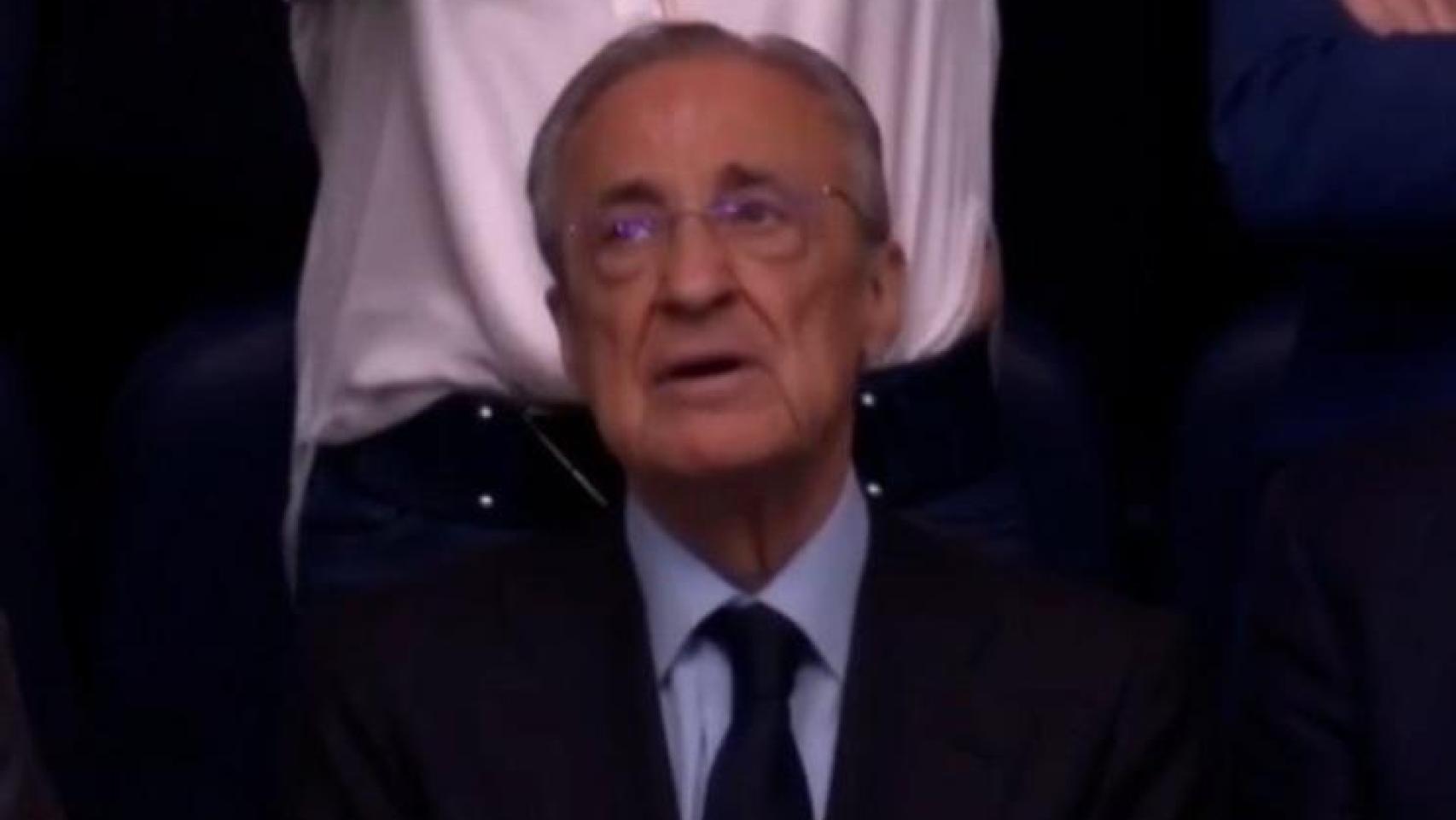 Florentino Pérez, emocionado en el palco del Santiago Bernabéu.