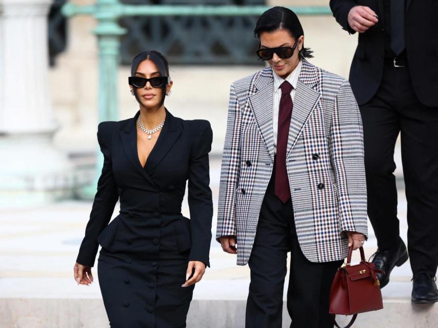 Kim Kardashian arrived at the Paris court accompanied by his mother Kris Jenner.