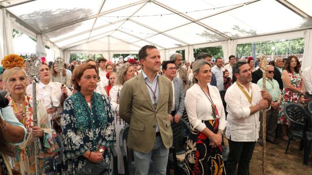 El acalde y la delegada del Gobierno han acompañado a los hermanos en su celebración.
