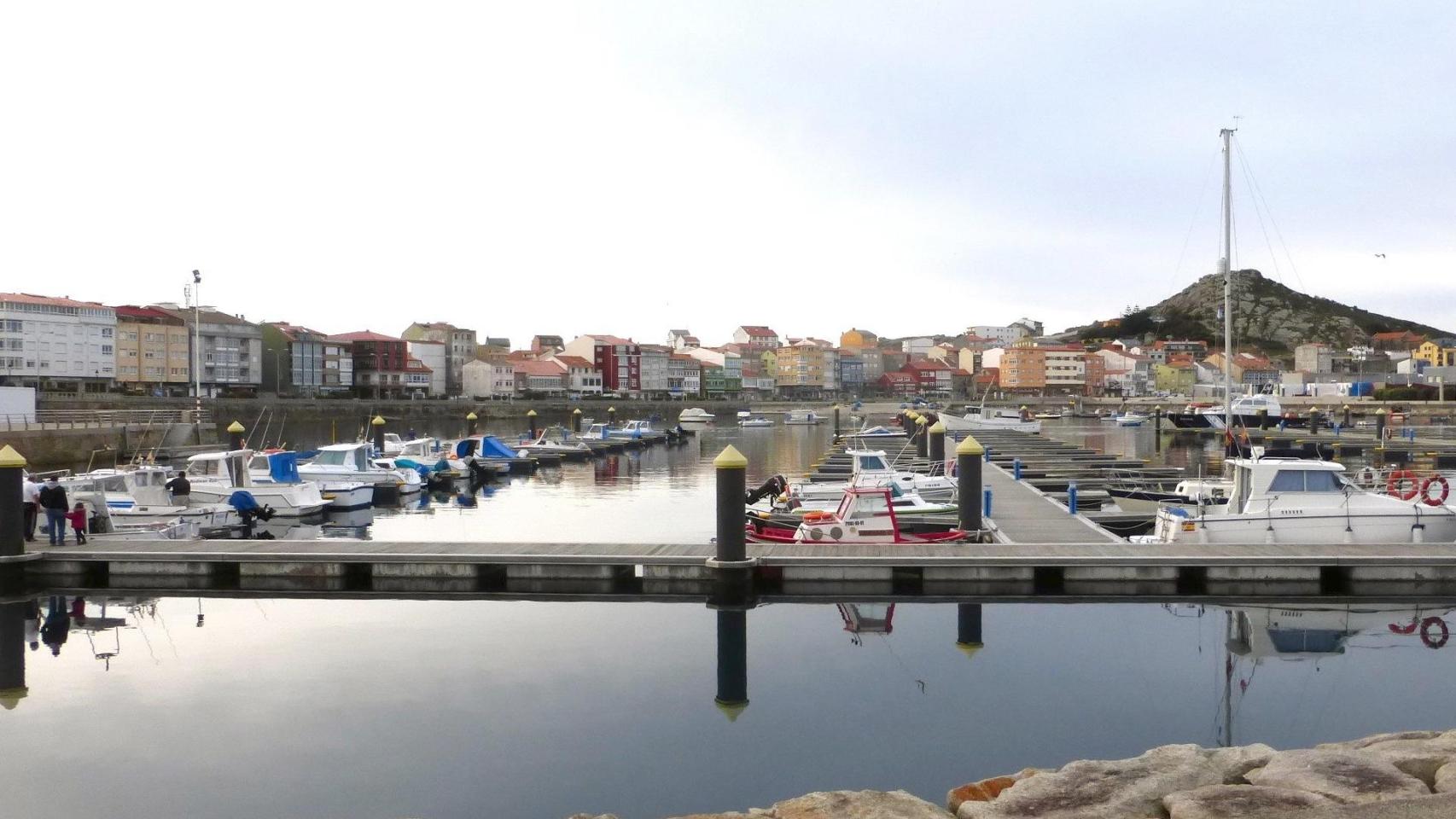 Aparece un cuerpo flotando en el puerto de Muxía (A Coruña)