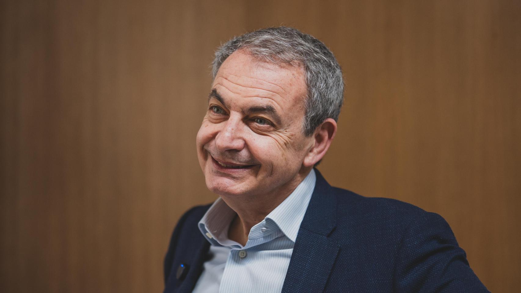 Zapatero:  Estoy tan enamorado de Sonsoles como el primer día que la vi en la facultad con un chubasquero amarillo 