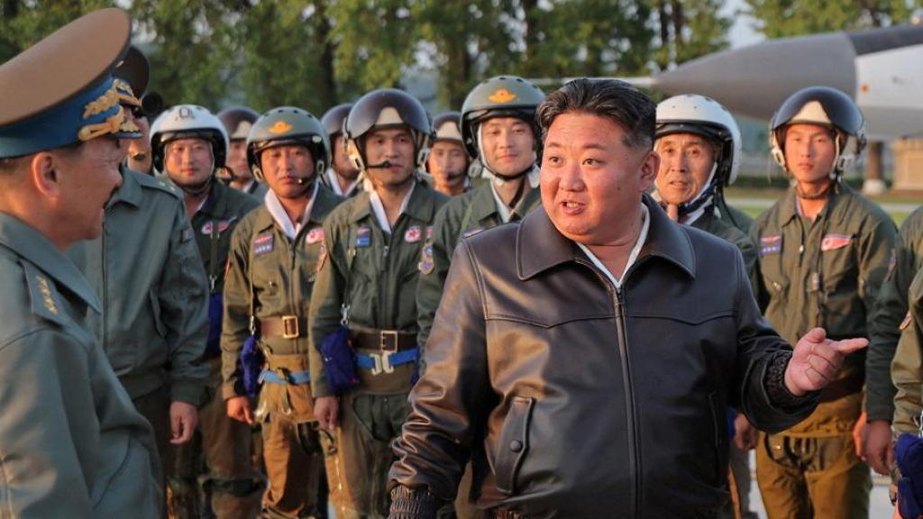 Kim Jon-un junto a un grupo de militares el pasado 16 de mayo.