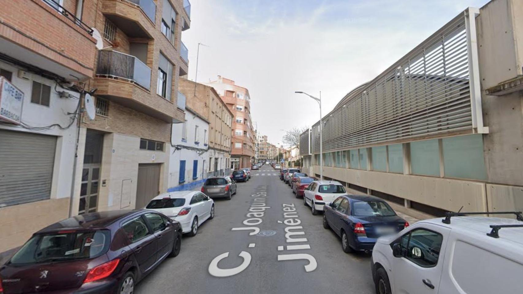 Un coche con cinco personas vuelca en una calle de Albacete: uno de sus ocupantes está grave