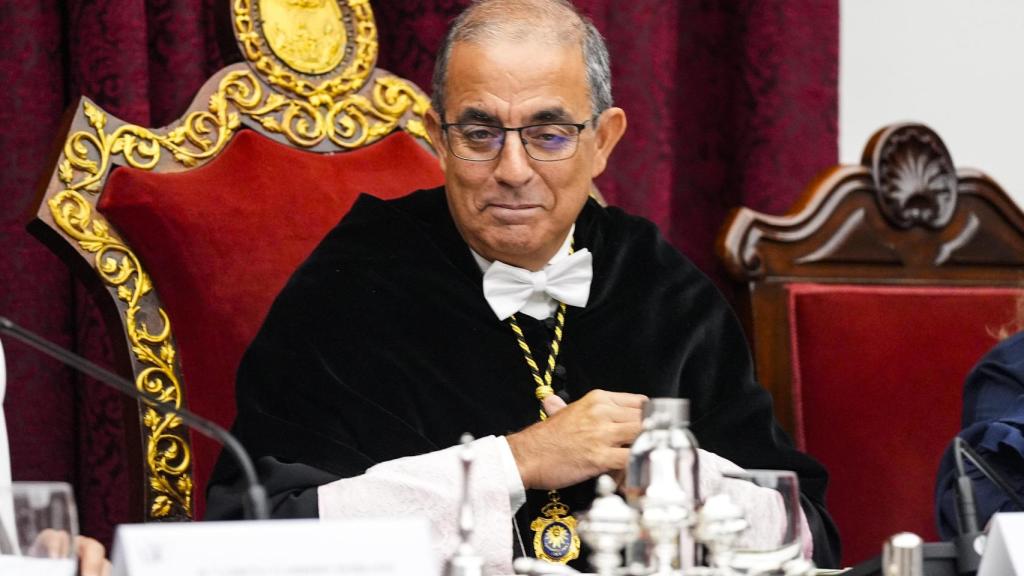 El rector saliente de la Universidad de Sevilla, Miguel Ángel Castro.