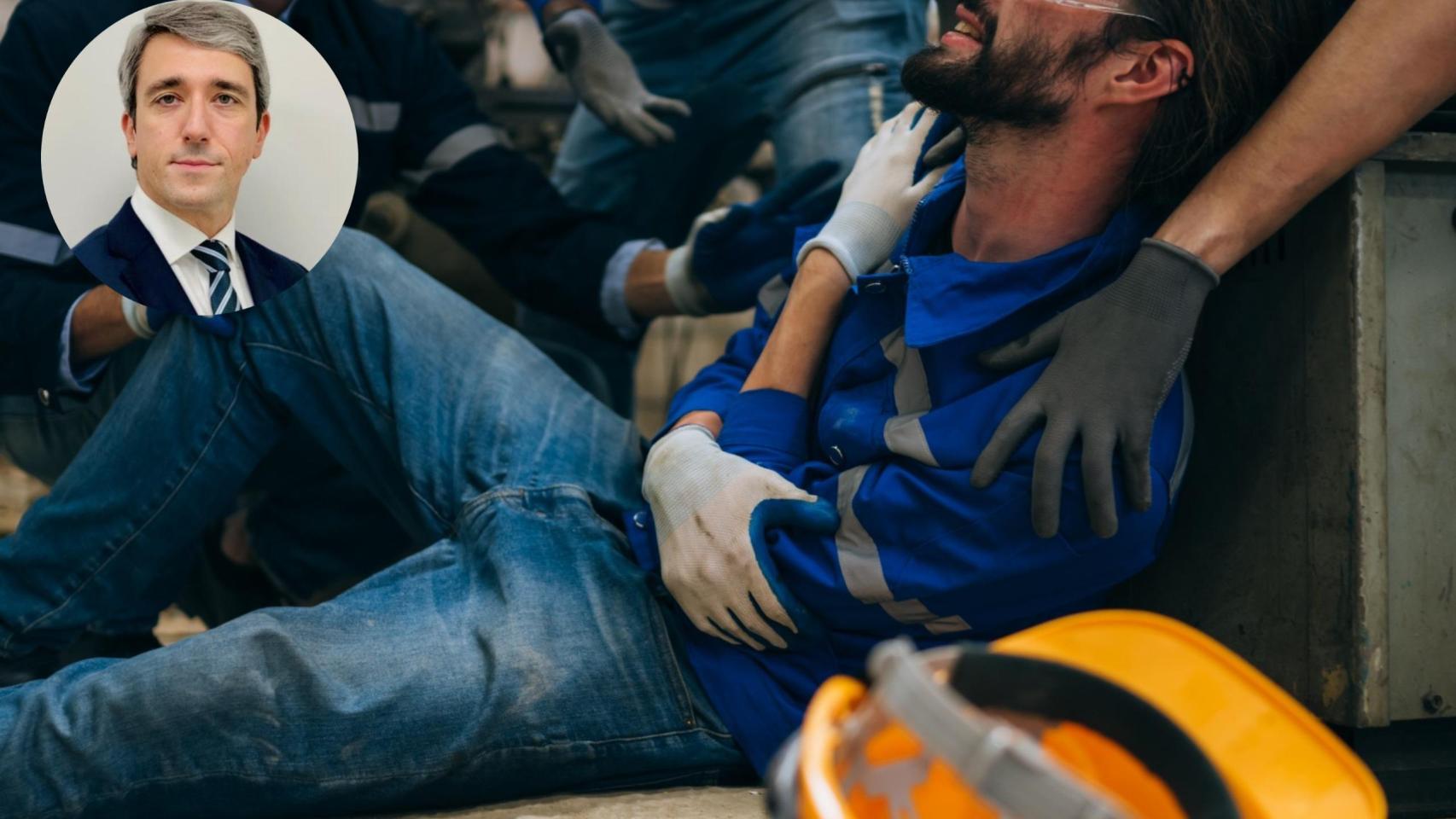 Felipe García en un montaje con un trabajador accidentado.