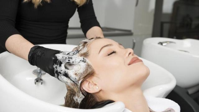 Mujer en la peluquería.