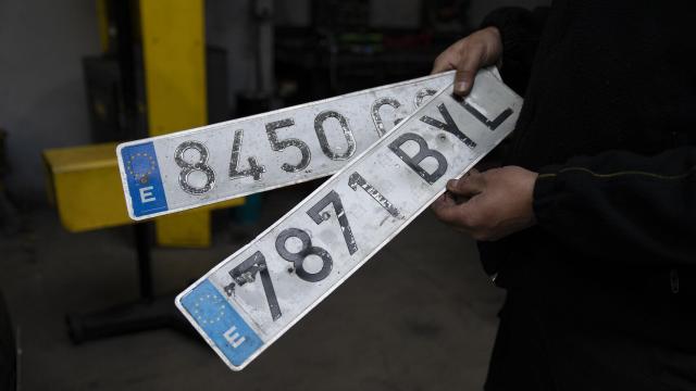 El pequeño defecto en la matrícula que muchos conductores ignoran en España y acaba en sanción: hasta 200€ de multa