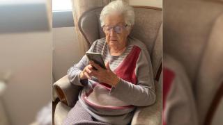 Milagros León Franco, una palentina de 97 años que usa la inteligencia artificial en su día a día