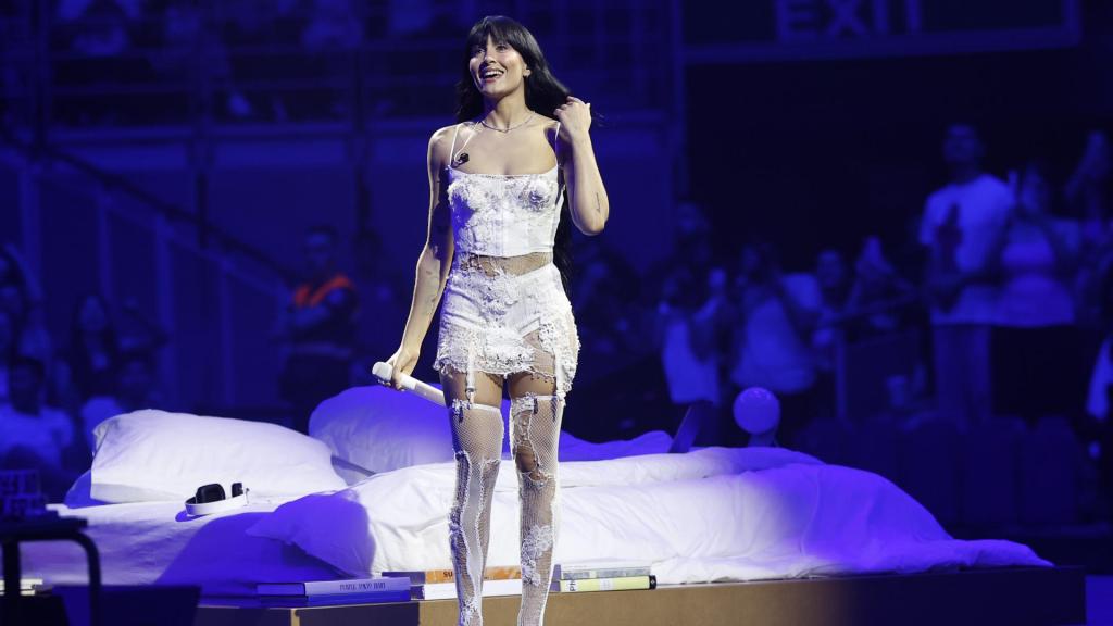 El cantante de Aitana en la 'fiesta de escucha' de 'Cuarto azul'.