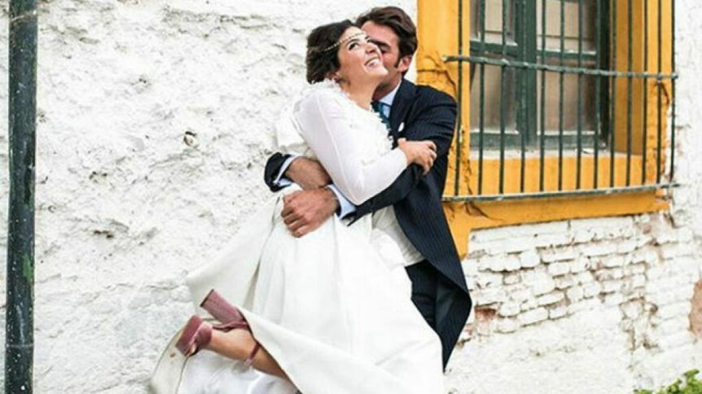 Coki Prieto Apareeo-Obregón y Javier Calle Mora en su boda en Sevilla.