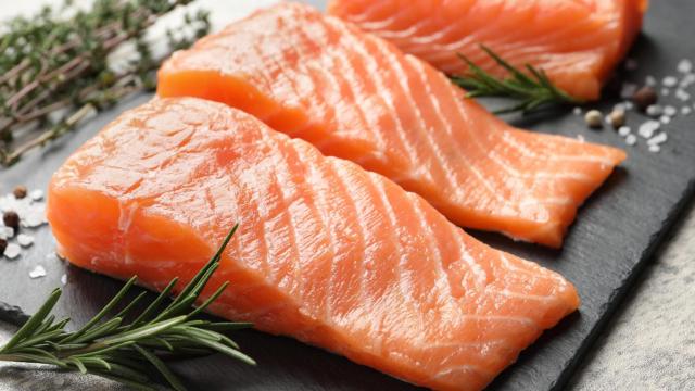 Imagen de unas piezas de salmón.