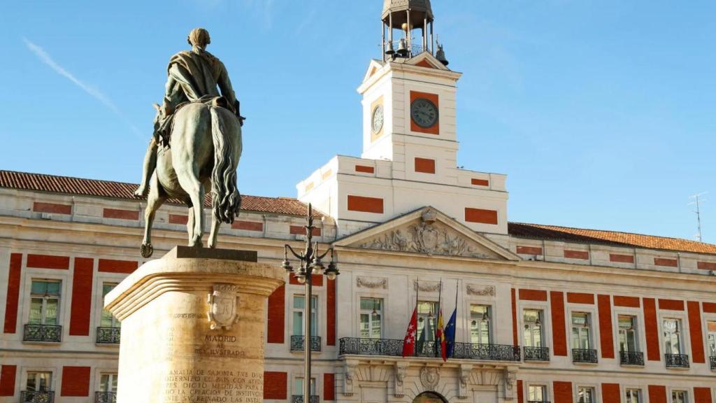 Vista de la Real Casa de Correos en la Puerta del Sol de Madrid.