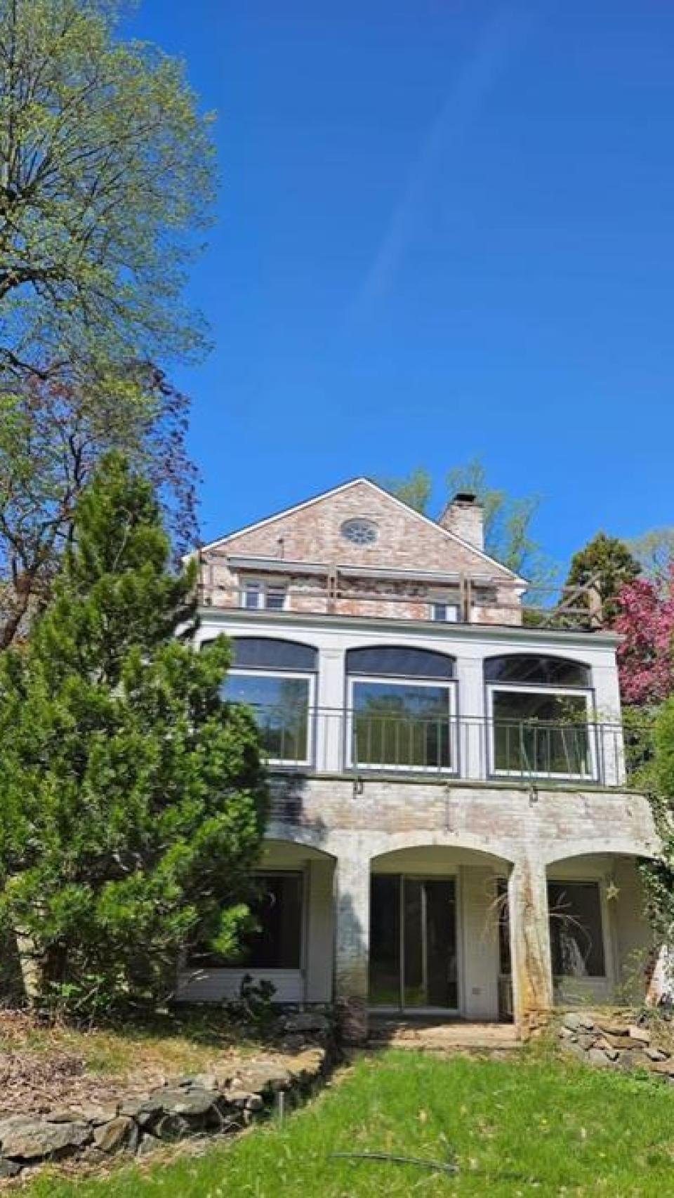 Richard Gere y Alejandra Silva vendieron esta casa en 2024, antes de finalmente mudarse a España.