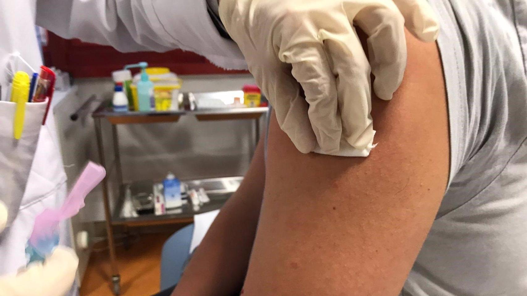 Sanidade vacunará desde el lunes contra la meningitis b para prevenir casos de gonorrea en galicia