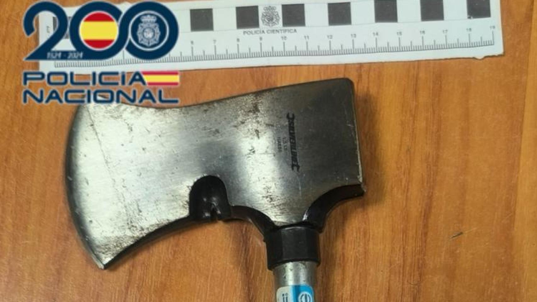 Golpea con un hacha al perro de su compañero de piso durante una discusión en valladolid