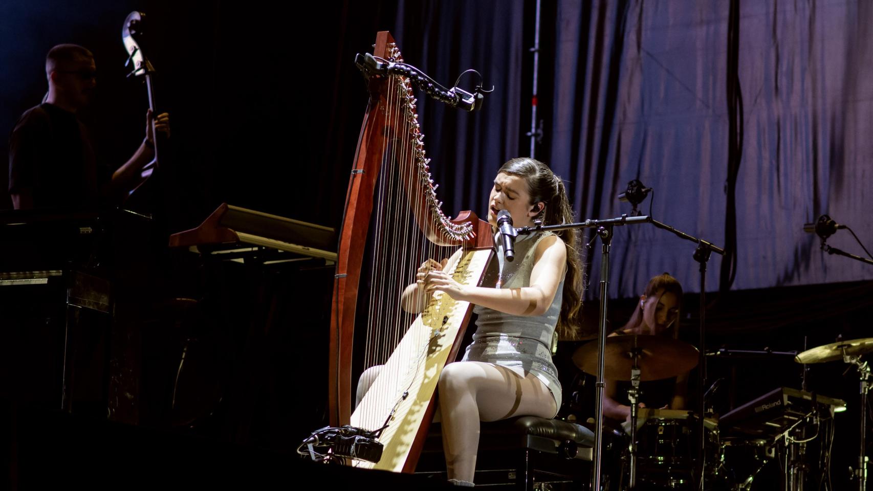El virtuosismo de amaia y el poderío de mala rodríguez arrancan la temporada de festivales en madrid