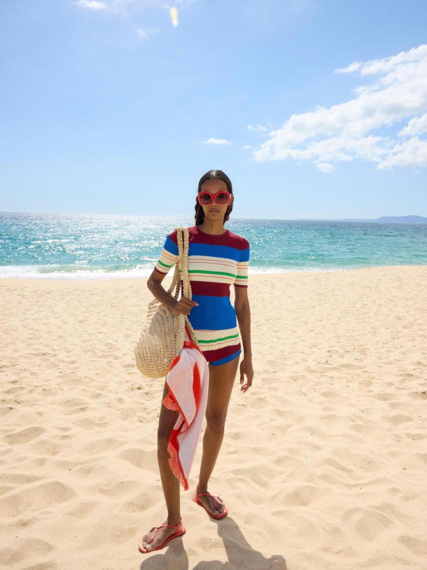 Look total de Rayas de Parfois.